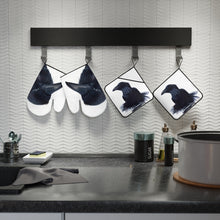 Load image into Gallery viewer, 'Marilyn & Leida' Oven Mitts & Pot Holders Set