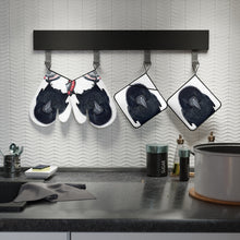 Load image into Gallery viewer, &#39;One Hour Max&#39; Oven Mitts &amp; Pot Holders Set
