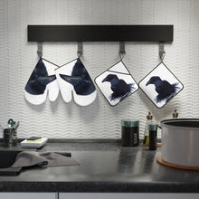 Load image into Gallery viewer, &#39;Marilyn &amp; Leida&#39; Oven Mitts &amp; Pot Holders Set
